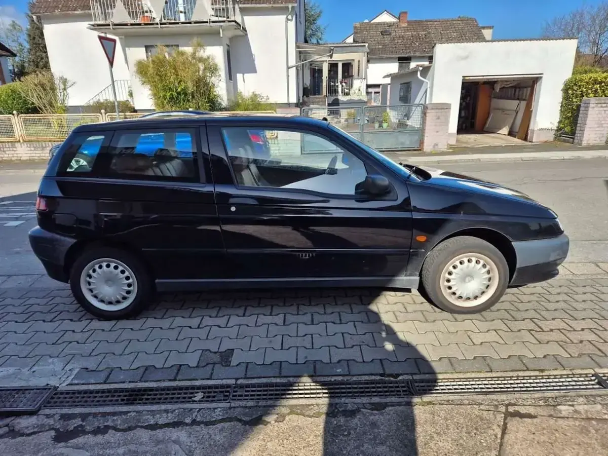 Gebraucht Alfa Romeo 145 103 PS (75 kW) 1998 Schwarz Kleinwagen