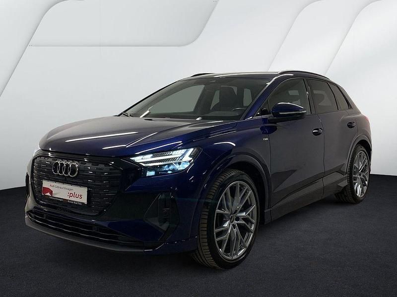 Navarrablau metallic Gebraucht 2022 Audi Q4 e-tron Ambiente SUV | 28.330 € (Etwas zu teuer) - Bild 1/4