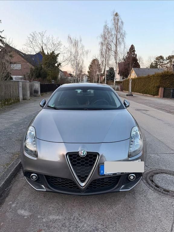 Gebraucht Alfa Romeo Giulietta Super 120 PS (88 kW) 2019 Grau Kleinwagen