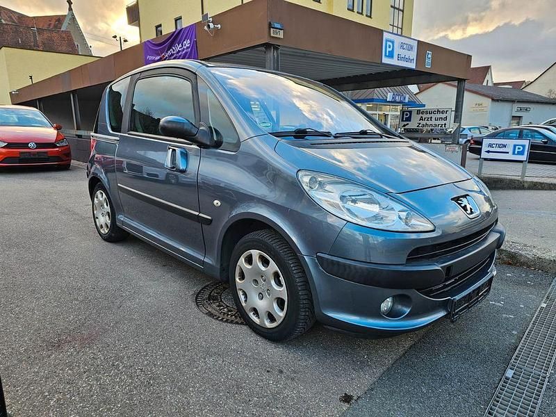 Grau Gebraucht 2005 Peugeot 1007 Premium Van / Kleinbus | 3.990 € (Teuer) - Bild 1/4