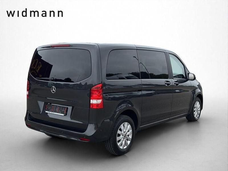 Gebraucht Mercedes V220 163 PS (119 kW) 2022 Graphitgrau metallic Van / Kleinbus