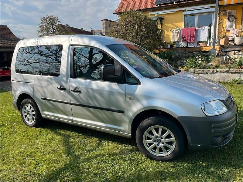 Second-hand VW Caddy 105 CP (77 kW) 2009 Argintiu Monovolum