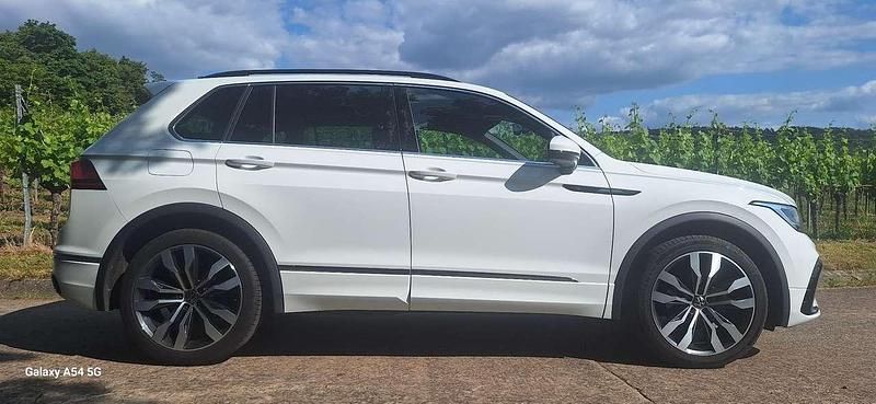 Weiß Gebraucht 2023 VW Tiguan SUV | 37.950 € (Etwas zu teuer) - Bild 1/4
