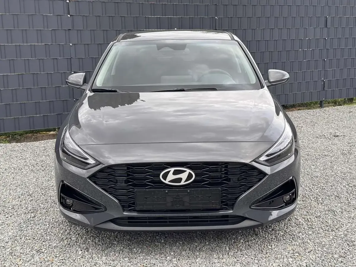 Neu Hyundai i30 116 PS (85 kW) 2026 Ecotronic gray Limousine