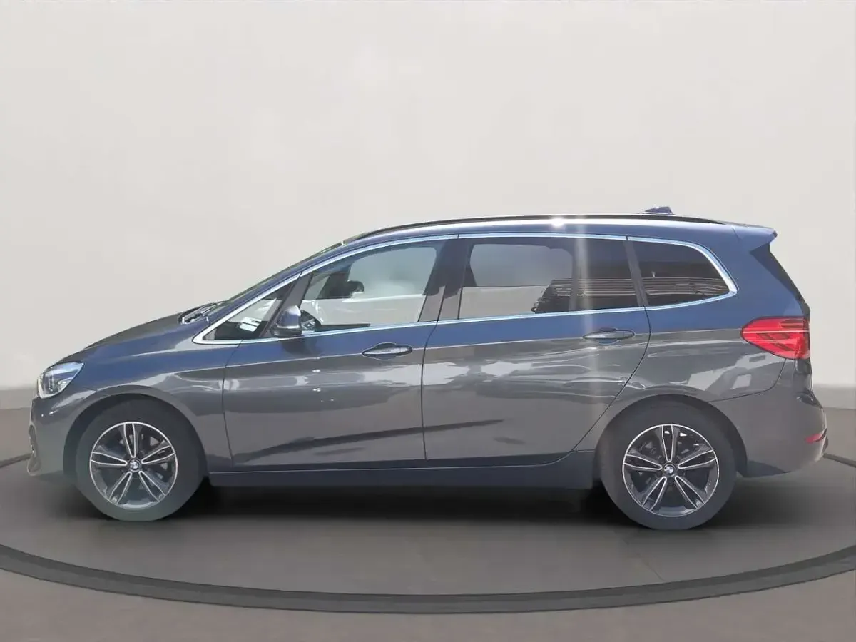 Gebraucht BMW 218 140 PS (102 kW) 2021 Mineralgrau Van / Kleinbus