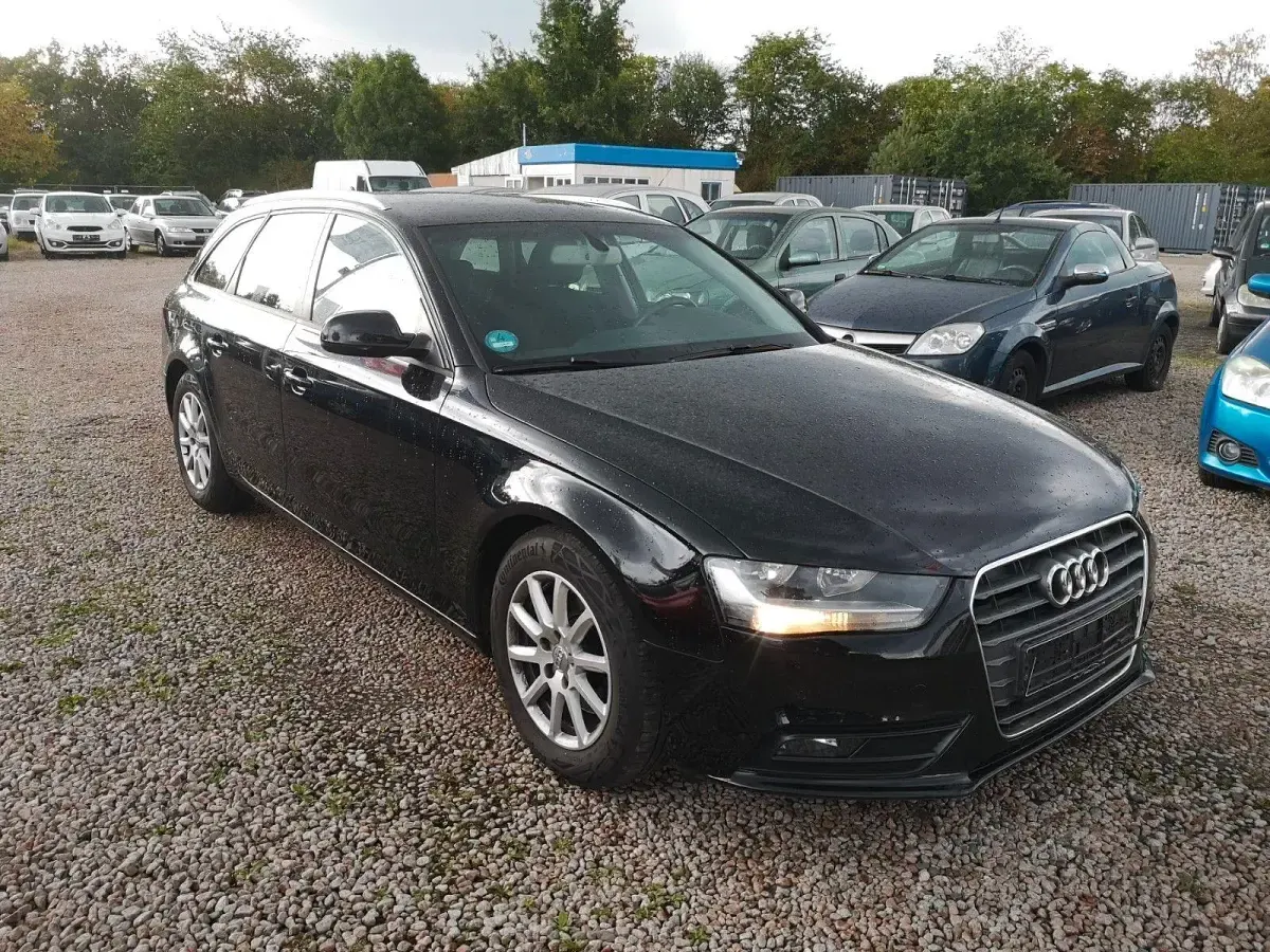 Gebraucht Audi A4 Attraction 136 PS (100 kW) 2015 Schwarz Kombi