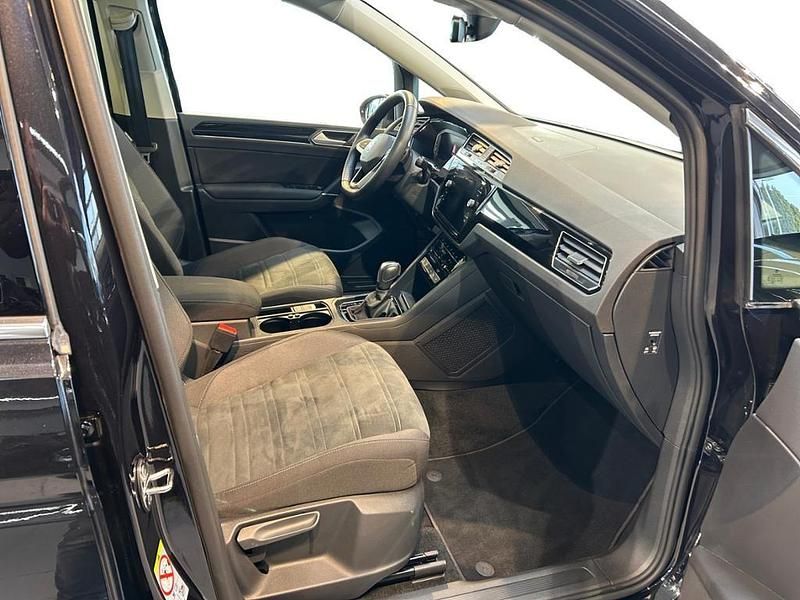 Gebraucht VW Touran Highline 150 PS (110 kW) 2025 Schwarz Van / Kleinbus