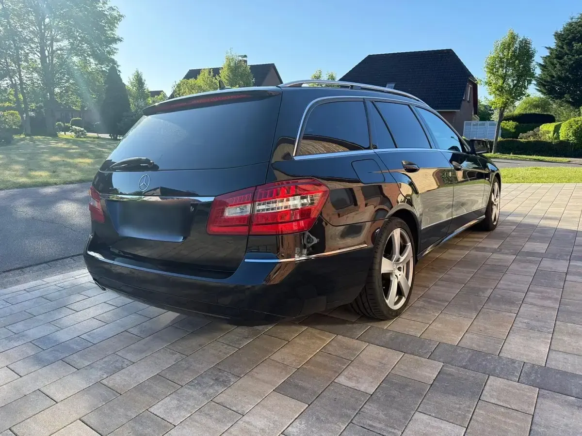 Gebraucht Mercedes E250 204 PS (150 kW) 2011 Schwarz Kombi