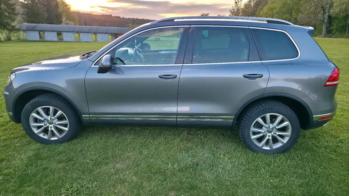 Gebraucht VW Touareg 262 PS (192 kW) 2016 Grau SUV