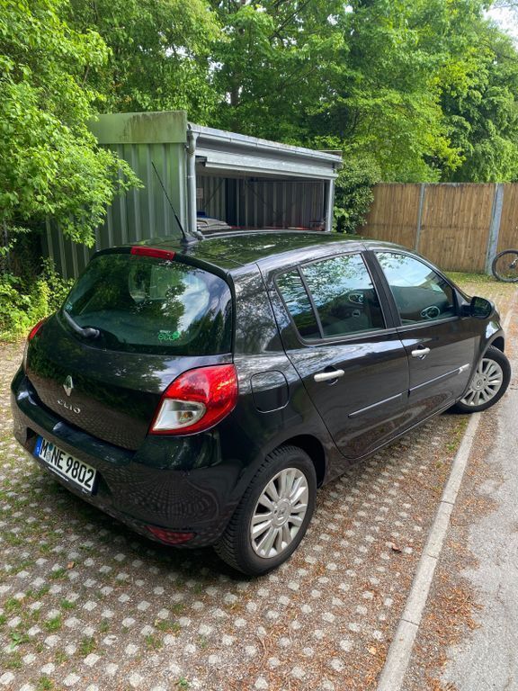 Schwarz Gebraucht 2011 Renault Clio II Expression Kleinwagen | 2.690 € (Fairer Preis) - Bild 1/4