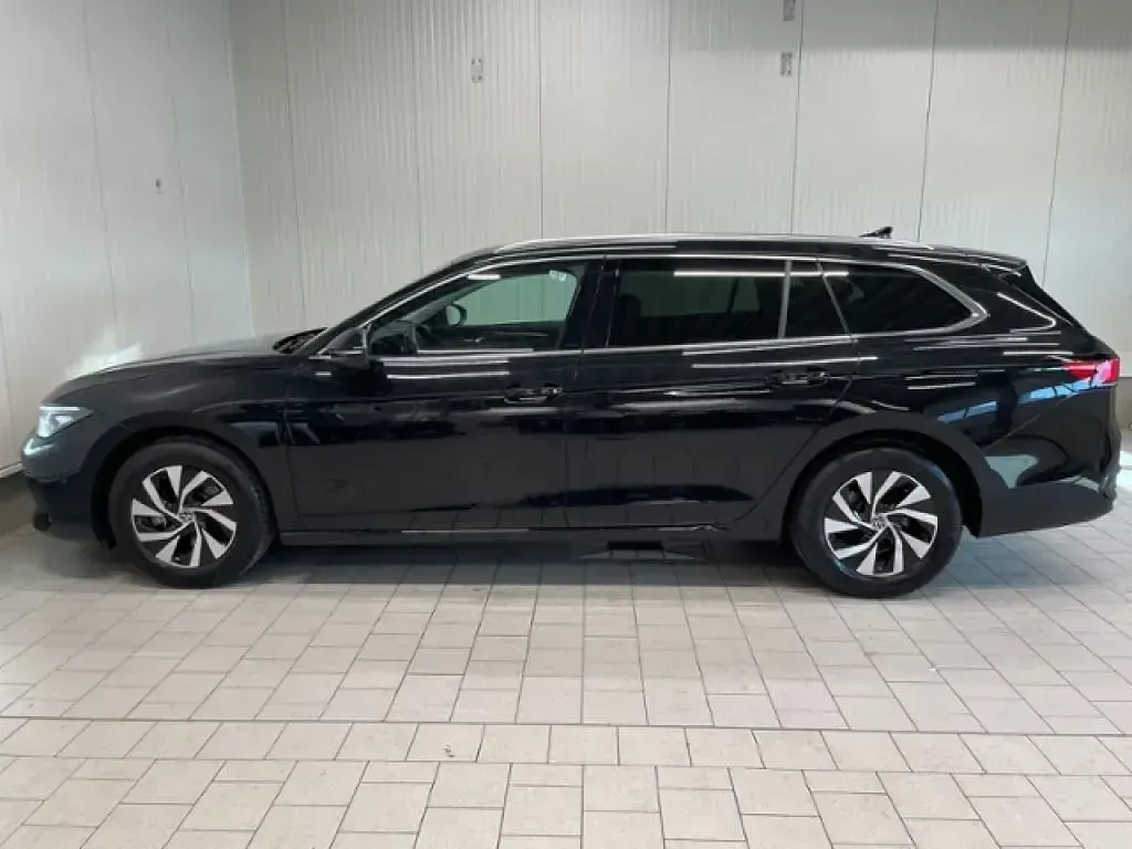 Gebraucht VW Passat Business 150 PS (110 kW) 2025 Schwarz Kombi