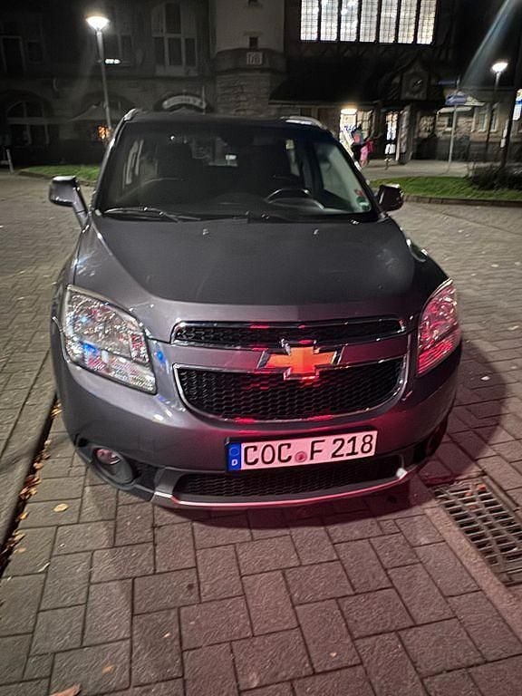 Grau Gebraucht 2011 Chevrolet Orlando LT Van / Kleinbus | 2.000 € (Superpreis) - Bild 1/4