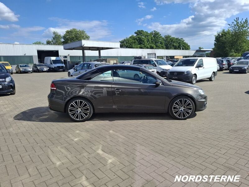 Gebraucht VW Eos Exclusive 140 PS (102 kW) 2014 Black oak brown Cabrio