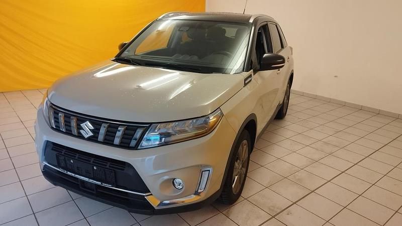 Gebraucht Suzuki Vitara 102 PS (75 kW) 2023 Beige SUV