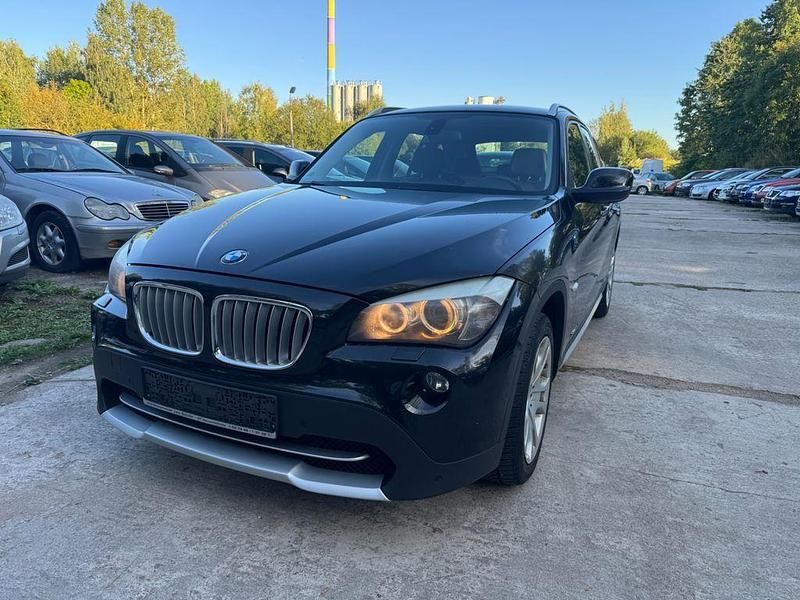 Schwarz Gebraucht 2011 BMW X1 xLine SUV | 7.499 € (Fairer Preis) - Bild 1/4