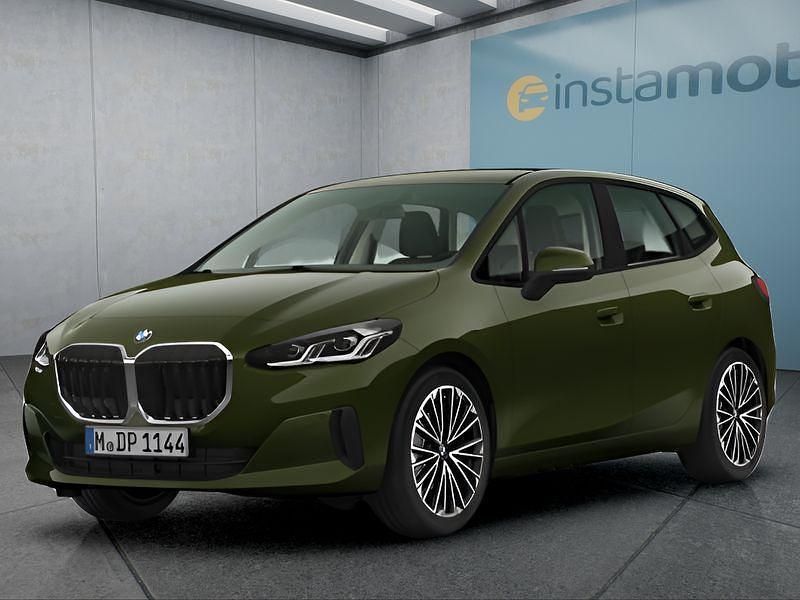 Grün Gebraucht 2024 BMW 216 Active Tourer Van / Kleinbus | 30.649 € (Teuer) - Bild 1/4
