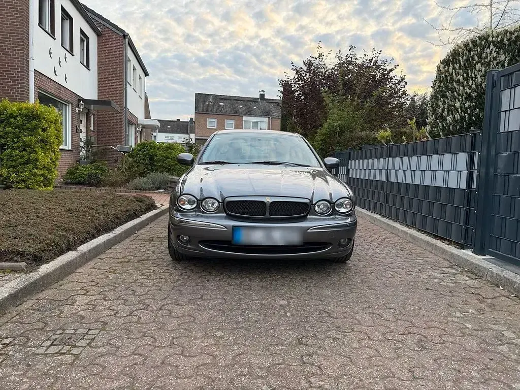 Begagnad Jaguar X-type 145 HK (106 kW) 2006 Grå Sedan