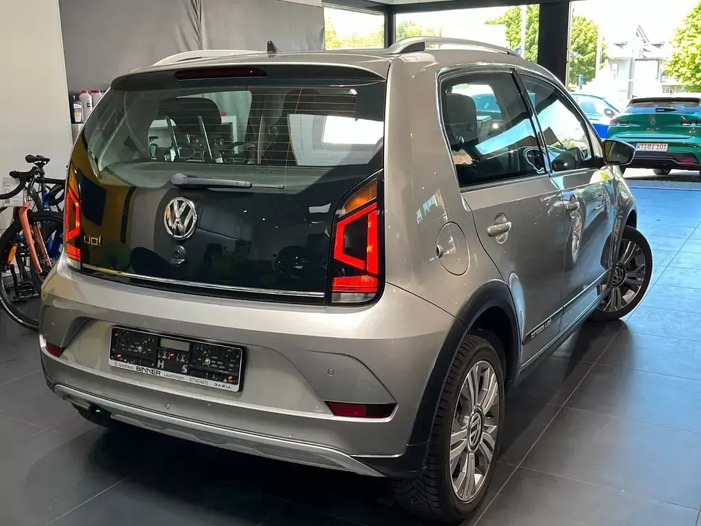 Gebraucht VW cross up! 90 PS (66 kW) 2018 Silber Kleinwagen