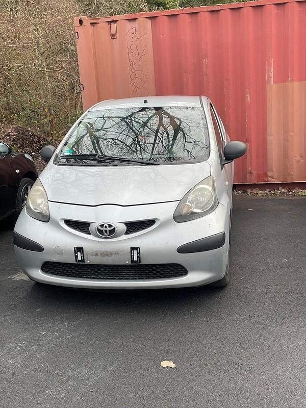 Silber Gebraucht 2008 Toyota Aygo Kleinwagen | 2.500 € (Fairer Preis) - Bild 1/4
