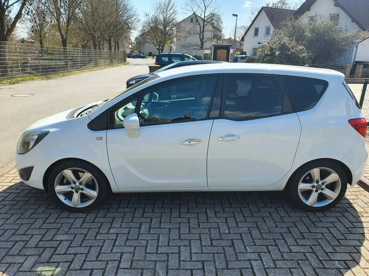 Gebraucht Opel Meriva Edition 140 PS (102 kW) 2011 Weiß Van / Kleinbus