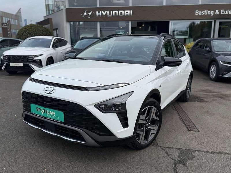 Polar white/ phantom black Gebraucht 2022 Hyundai Bayon Intro Edition SUV | 16.450 € (Etwas zu teuer) - Bild 1/4
