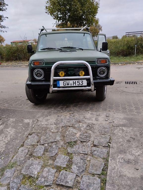 Grün Gebraucht 2009 Lada niva SUV | 4.500 € (Fairer Preis) - Bild 1/3