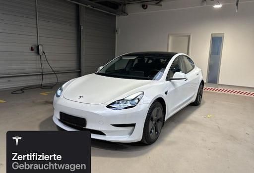 Weiß Gebraucht 2021 Tesla Model 3 Standard Range Limousine | 26.900 € (Fairer Preis) - Bild 1/4