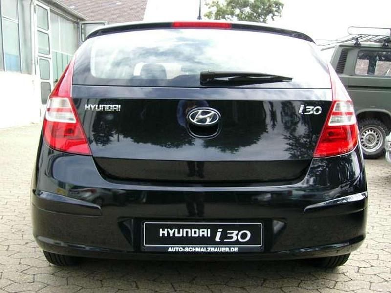 Gebraucht Hyundai i30 109 PS (80 kW) 2009 Schwarz Limousine