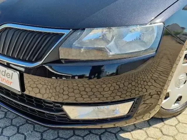 Gebraucht Skoda Rapid Ambition 105 PS (77 kW) 2014 Schwarz Kleinwagen