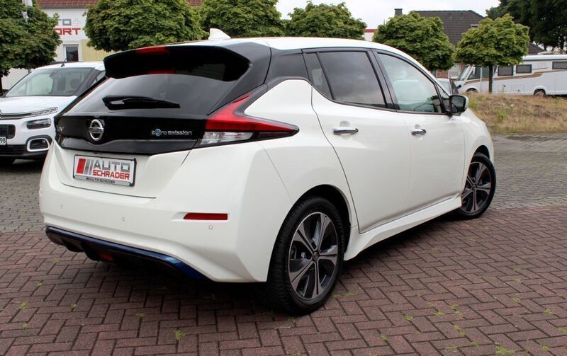 Gebraucht Nissan Leaf N-Connecta 110 kW (150 PS) 2021 Weiß Kleinwagen