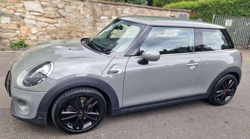 Grau Gebraucht 2019 Mini Cooper Kleinwagen | 13.499 € (Fairer Preis) - Bild 1/4
