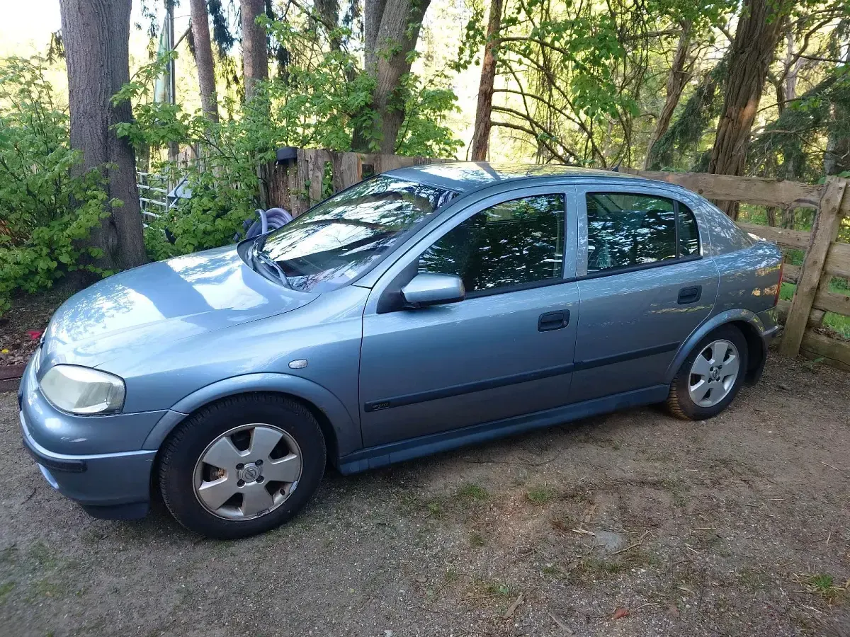 Gebraucht Opel Astra 103 PS (75 kW) 2003 Silber Limousine