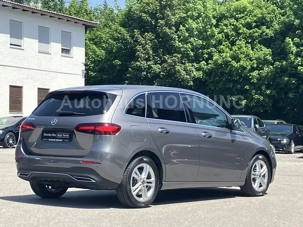 Gebraucht Mercedes B250e Advanced 163 PS (119 kW) 2023 Mountaingrau  met. Van / Kleinbus
