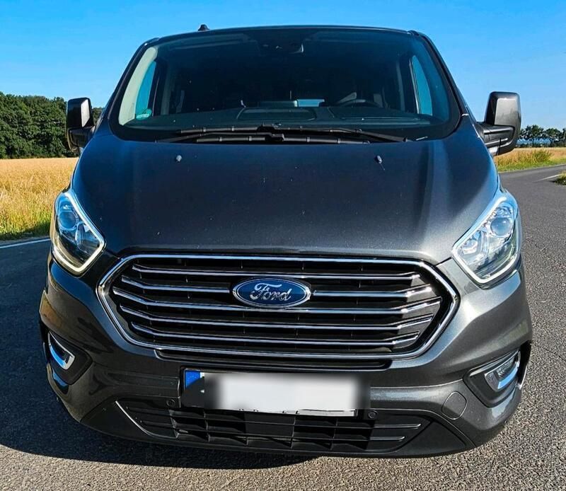 Grau Gebraucht 2019 Ford Tourneo Custom Trend Van / Kleinbus | 34.995 € (Teuer) - Bild 1/4
