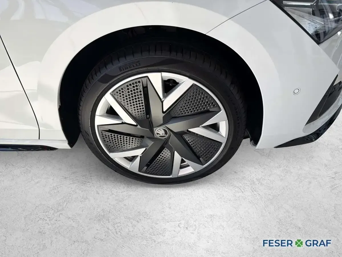 Neu Skoda Superb SportLine 265 PS (194 kW) 2026 Kristallweiß uni Kombi