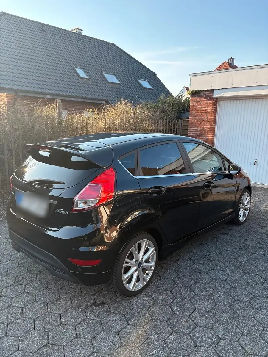 Gebraucht Ford Fiesta 125 PS (91 kW) 2013 Schwarz Coupé