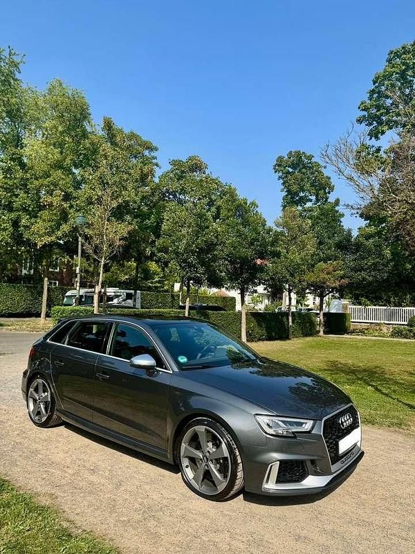 Grau Gebraucht 2018 Audi RS3 Limousine | 42.500 € (Fairer Preis) - Bild 1/4