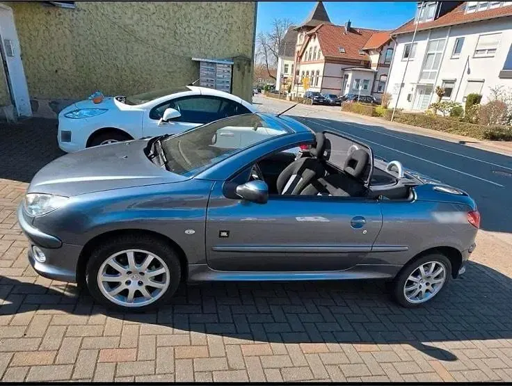Gebraucht Peugeot 206 CC 110 PS (80 kW) 2006 Grau Cabrio