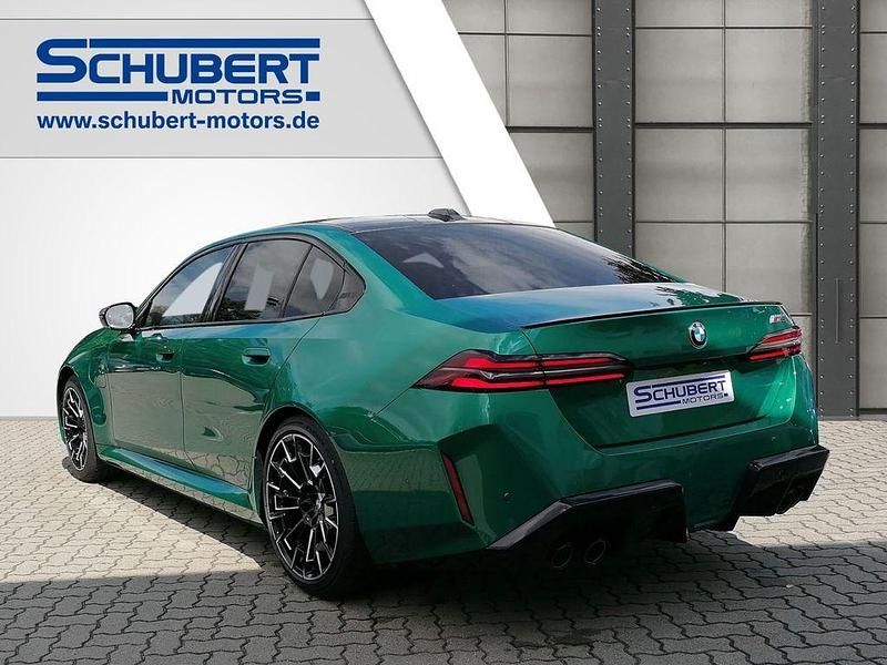 Neu BMW M5 Sport Line 727 PS (534 kW) 2025 Grün Limousine