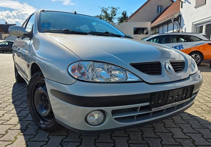 Silber Gebraucht 2003 Renault Mégane GrandTour Expression Kombi | 1.999 € (Fairer Preis) - Bild 1/4
