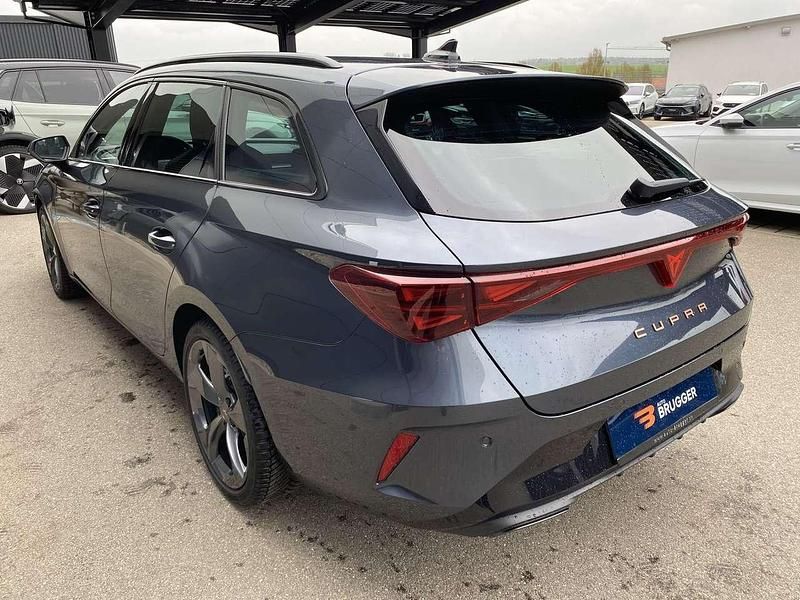 Neu Cupra Leon 150 PS (110 kW) 2026 Grau ("magnetic tech") Kombi