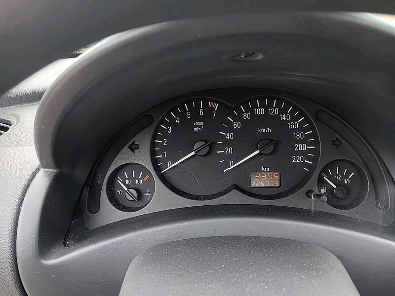 Usata Opel Corsa 70 CV (51 kW) 2004 Nero Utilitaria