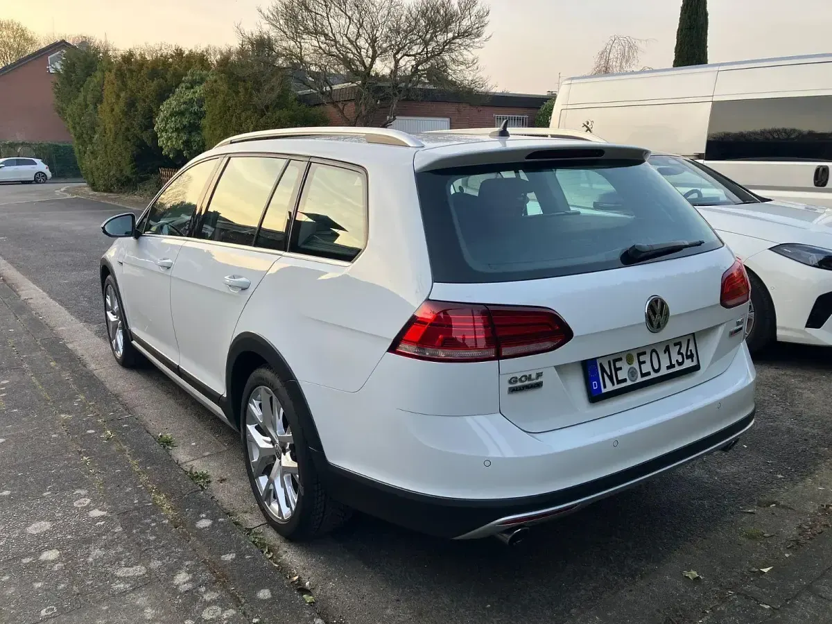 Używany VW Golf Alltrack 179 KM (131 kW) 2018 Biały Kombi