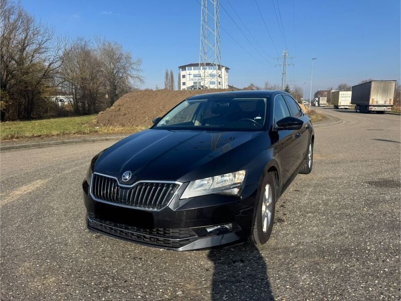 Schwarz Gebraucht 2016 Skoda Superb Ambition Limousine | 7.199 € - Bild 1/4