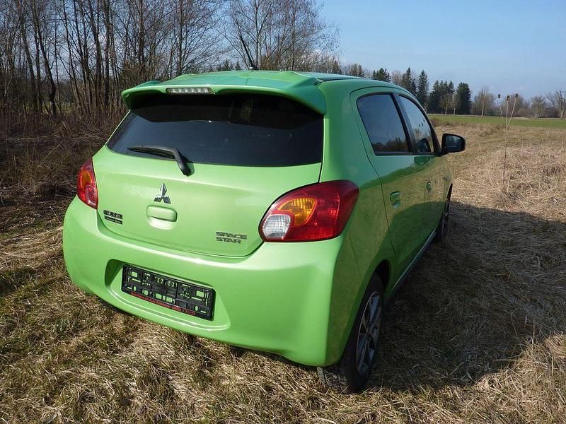 Gebraucht Mitsubishi Space Star Classic Collection Plus 80 PS (58 kW) 2015 Grün Limousine