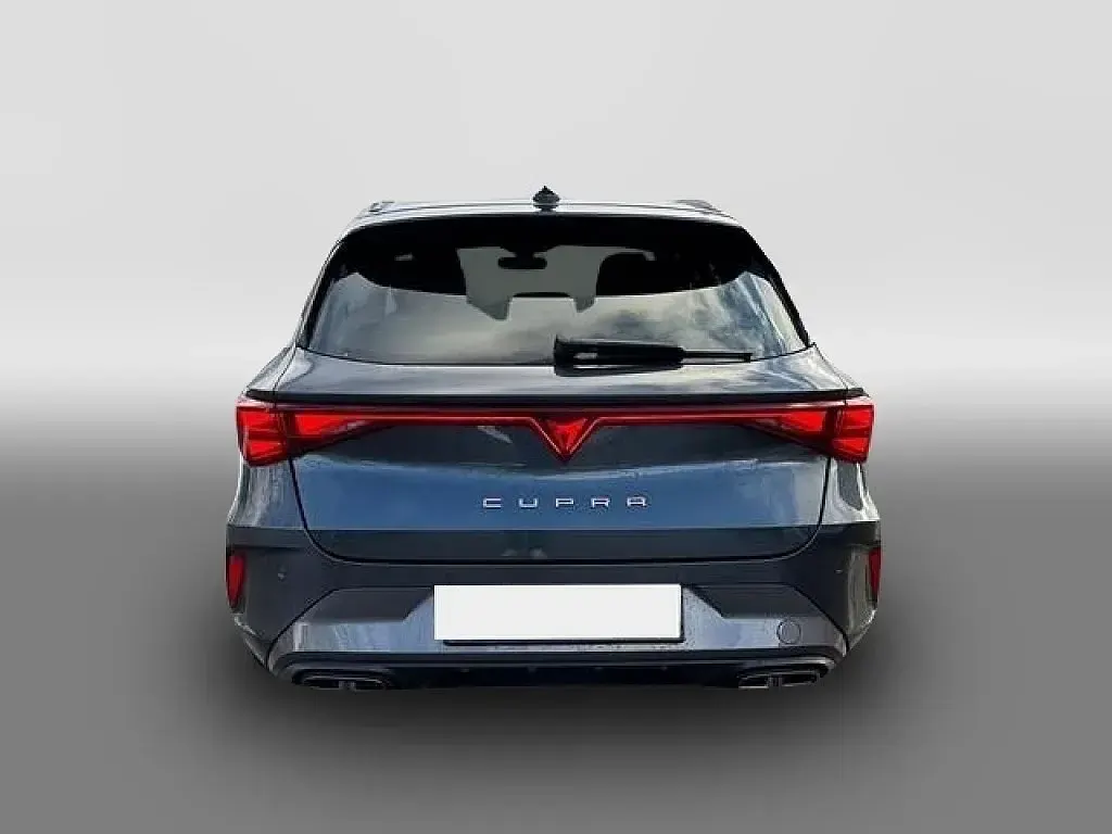 Nouă Cupra Leon 150 CP (110 kW) 2025 Gri