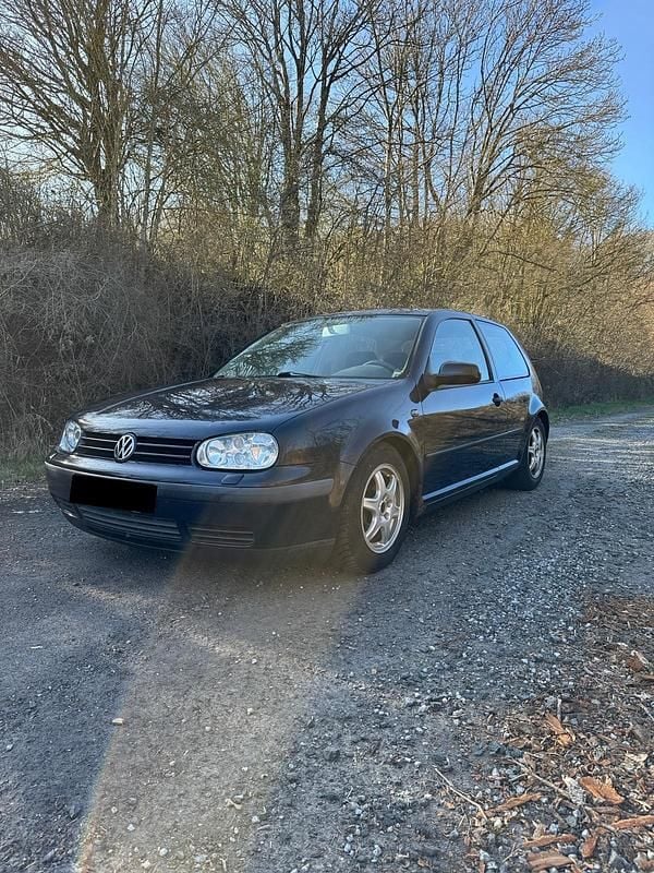 Blau Gebraucht 2001 VW Golf IV Kleinwagen | 250 € (Superpreis) - Bild 1/4