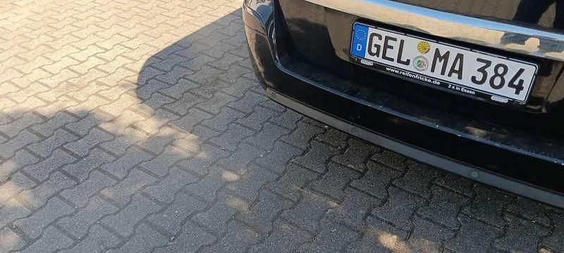 Schwarz Gebraucht 2011 Opel Zafira Design Edition Van / Kleinbus | 5.700 € (Fairer Preis) - Bild 1/4
