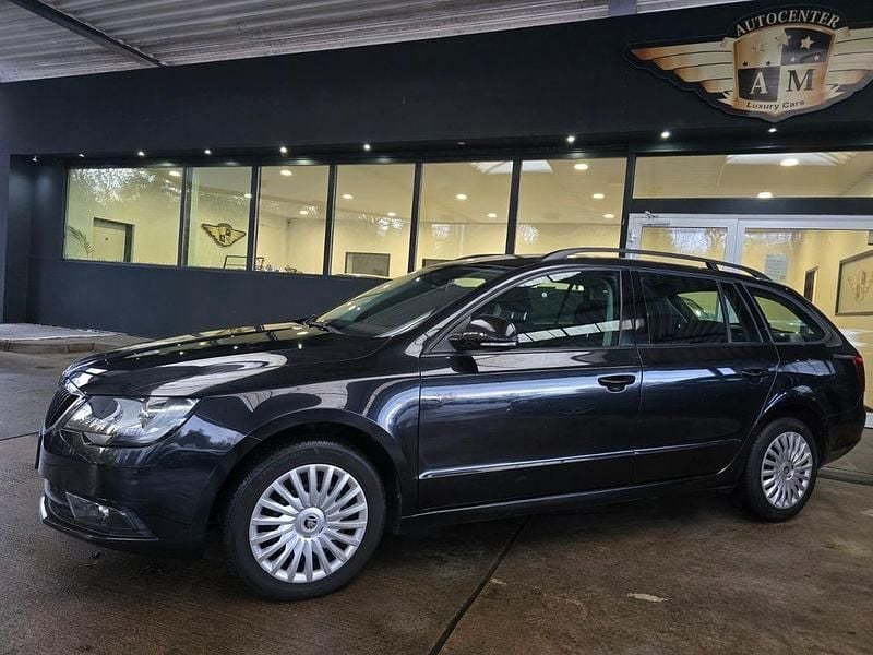 Gebraucht Skoda Superb Active 130 PS (95 kW) 2014 Schwarz Kombi