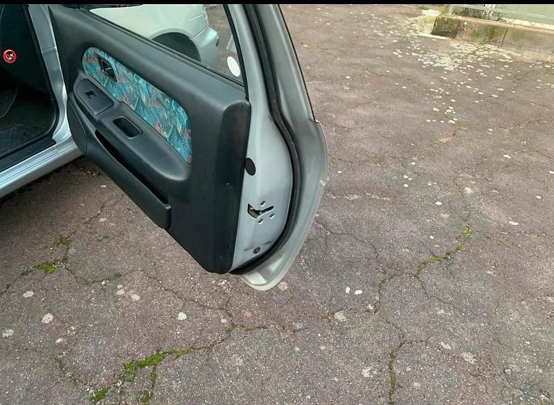 Gebraucht Nissan Almera 75 PS (55 kW) 1999 Silber Kleinwagen